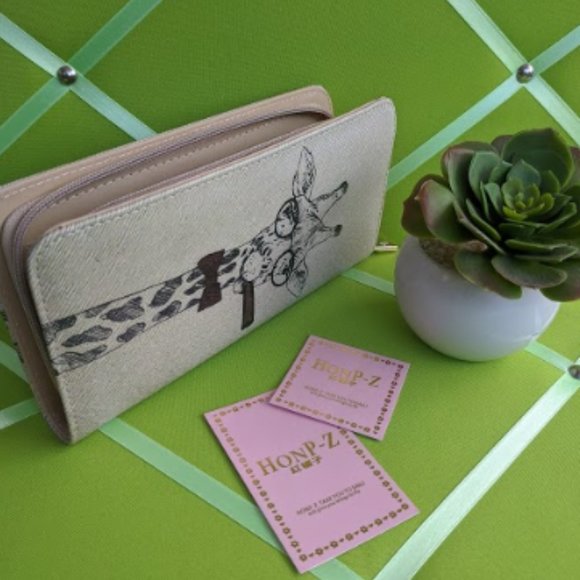 HonP-Z Giraffe with Bowtie Zip-Around Wallet [NWT] - Picture 2 of 7